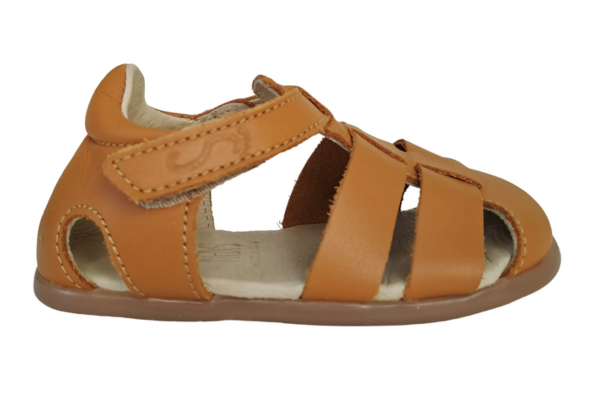 sandalias respetuosas cuero