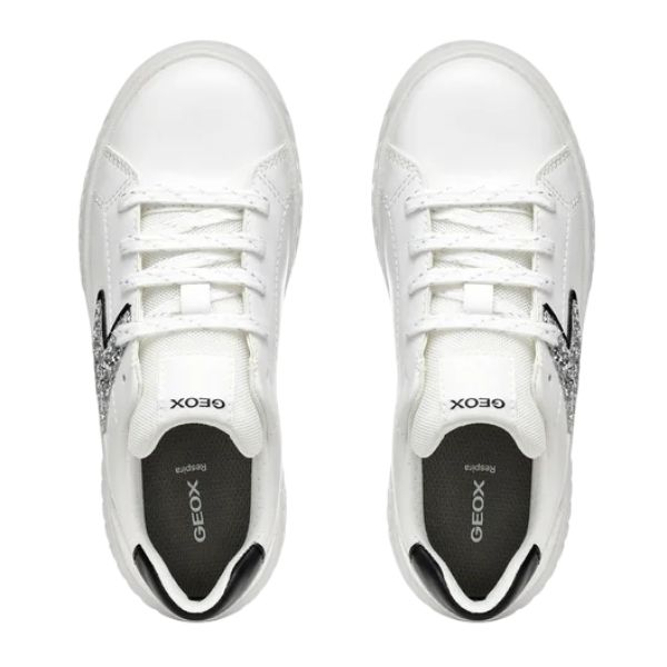 zapatillas blancas niña